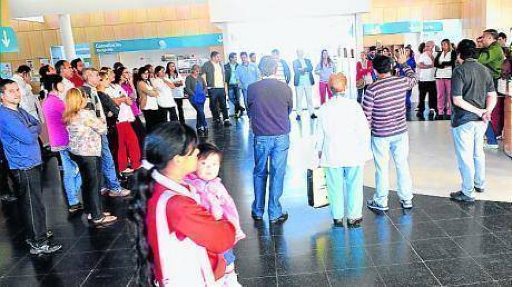 Empleados de salud ocupan pac�ficamente el Hospital Municipal Pr�ncipe de Asturias