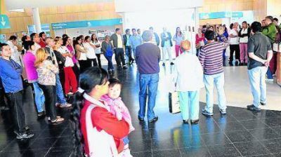 Empleados de salud ocupan pac�ficamente el Hospital Municipal Pr�ncipe de Asturias