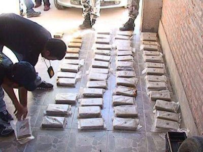 Polic�a formose�o cae en Resistencia con alrededor de 50 kilos de marihuana