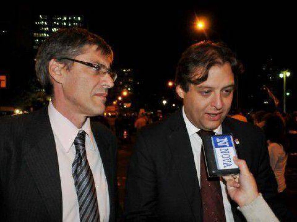 Emiliano Fern�ndez: "La protesta apunta a los tres gobiernos"