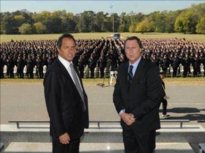 Scioli inaugur� ciclo lectivo policial 2013