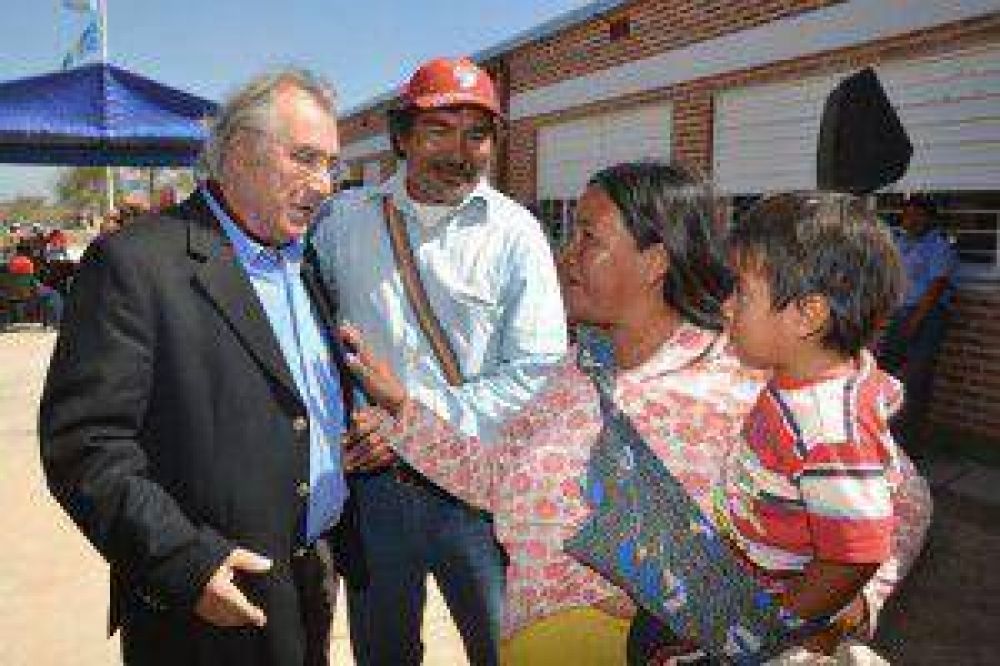 Con obras y acciones concretas asumimos nuestra identidad multi�tnica, pluricultural y pluriling�e