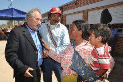 Con obras y acciones concretas asumimos nuestra identidad multi�tnica, pluricultural y pluriling�e