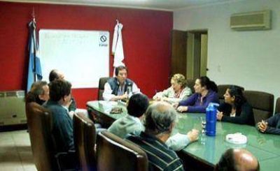 Reuni�n con delegados en la Cooperativa para presentar al nuevo Director del Departamento El�ctrico