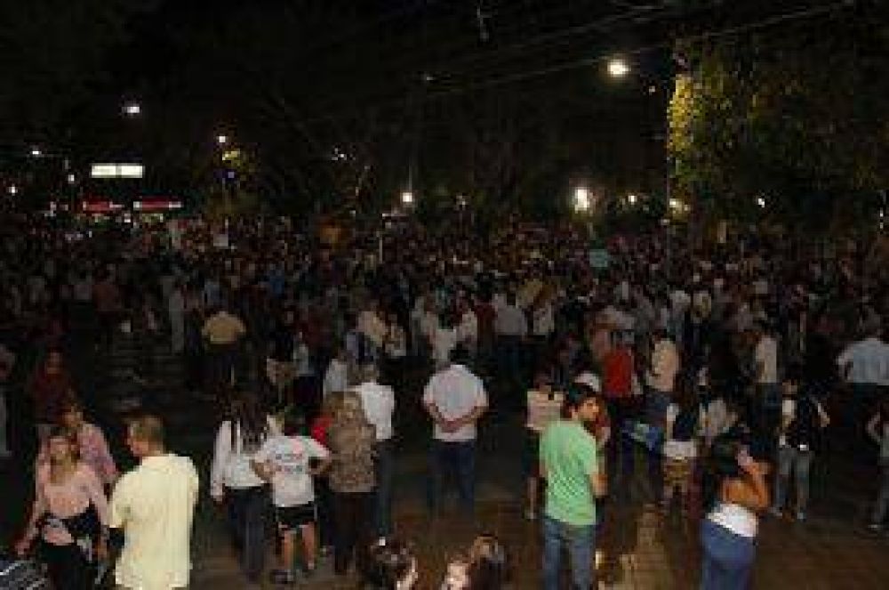 La oposici�n sanjuanina march� en Plaza 25 de Mayo contra el gobierno nacional