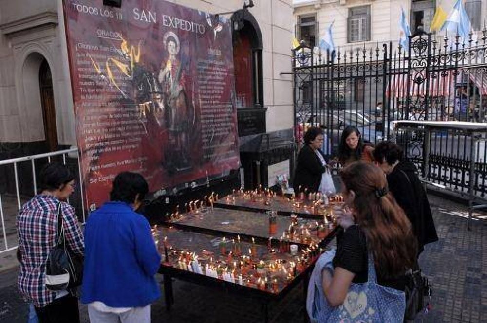 Miles de fieles se congregan en Balvanera para venerar a San Expedito