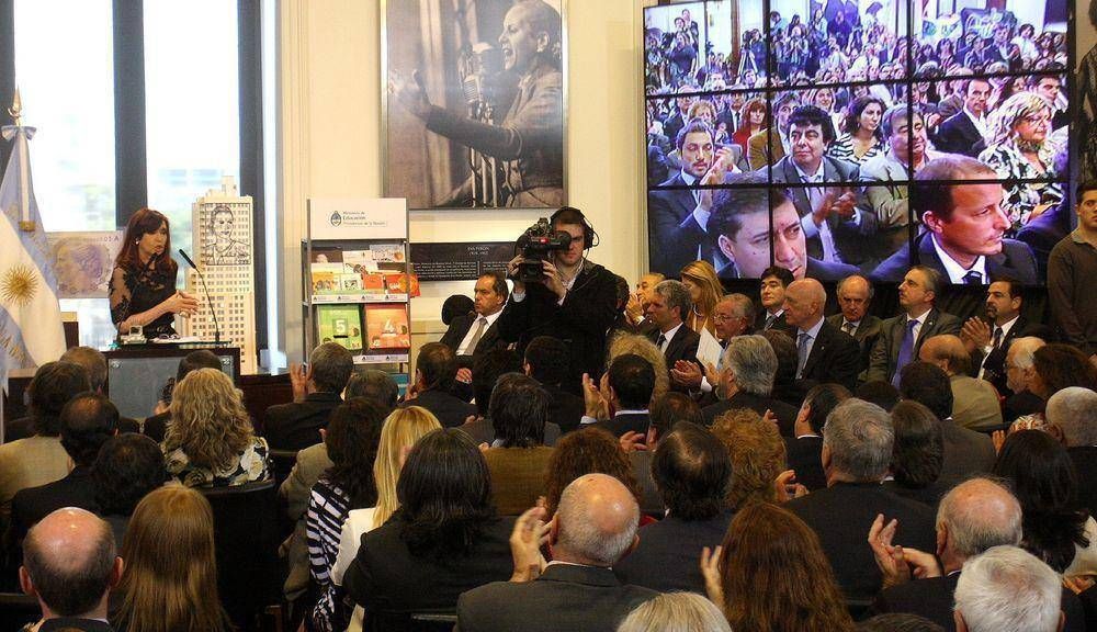 Espinoza particip� del acto en Casa de Gobierno