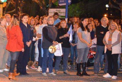 Masivo cacerolazo en Ca�uelas