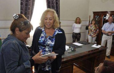 La intendente municipal Stella Giroldi entreg� subsidios por un importe de $ 25.000