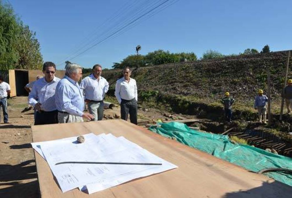 Cariglino recorri� la obra del t�nel bajo nivel