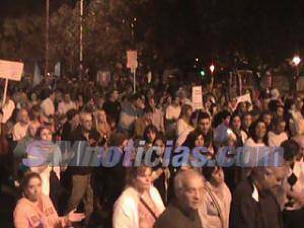 18A: Masiva participaci�n de vecinos de San Miguel en el cacerolazo contra el gobierno