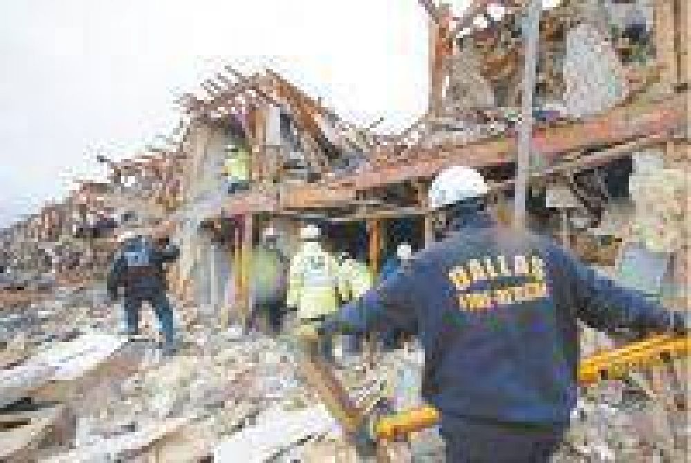 Al menos 35 muertos en Texas al explotar una f�brica de fertilizantes