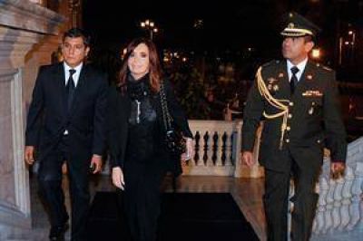 En una cumbre de emergencia, la Unasur reconoci� a Maduro como presidente