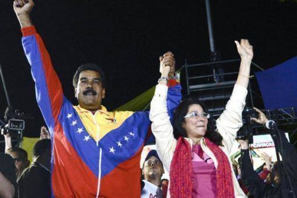 Maduro jura como presidente con una gran movilizacin popular