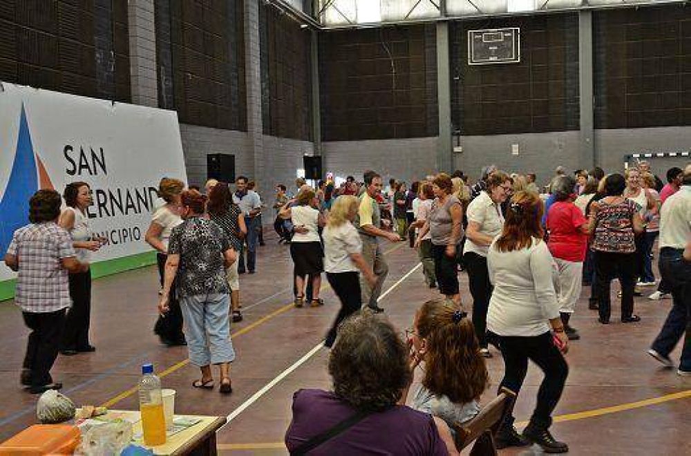 Los abuelos de San Fernando volvieron a disfrutar del baile