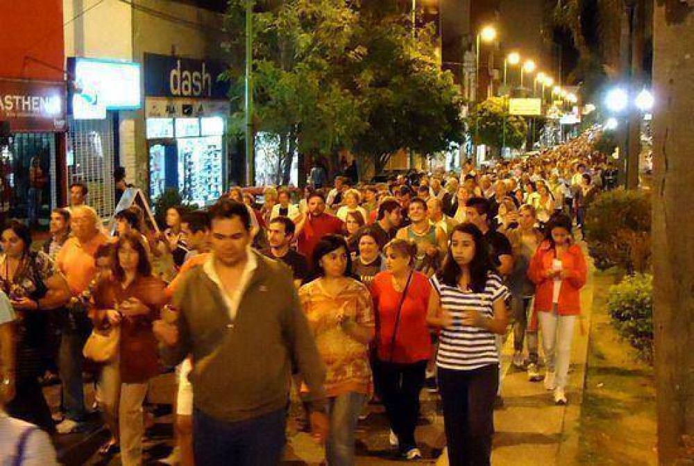 18A: Masiva movilizaci�n de vecinos en Campana 