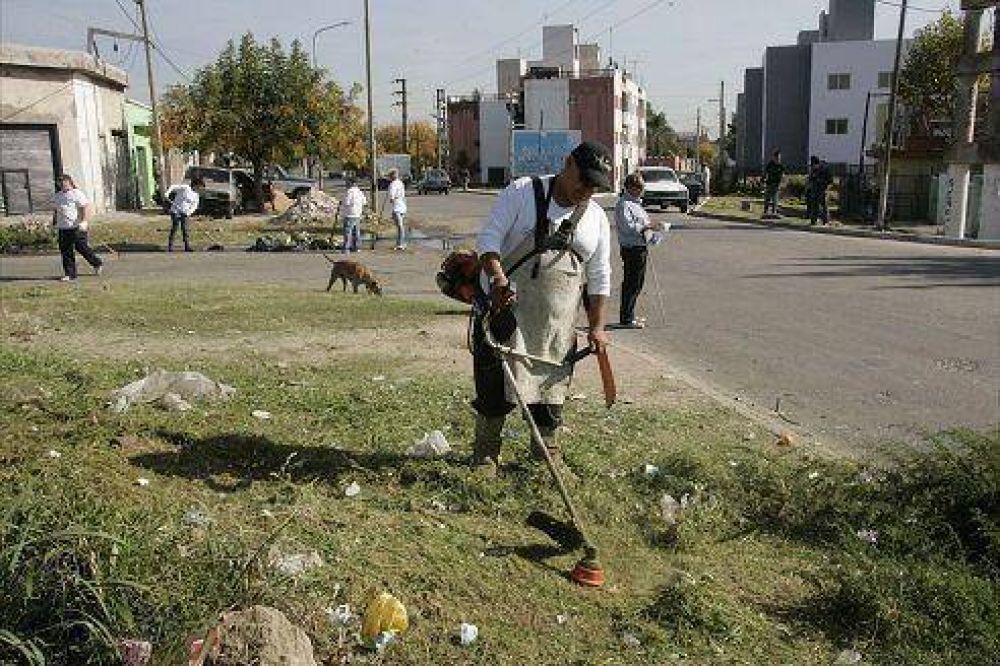 Quilmes: nuevos trabajos de limpieza en sumideros de todo el distrito