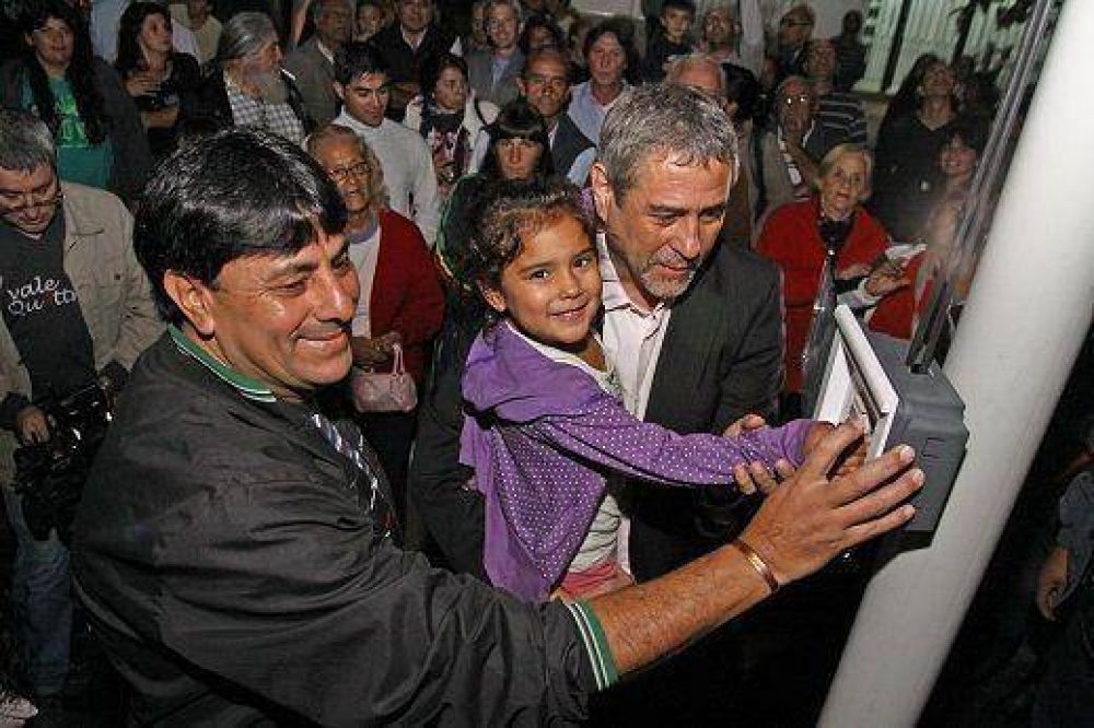 Avellaneda: Jorge Ferraresi inaugur� 130 luminarias en Wilde