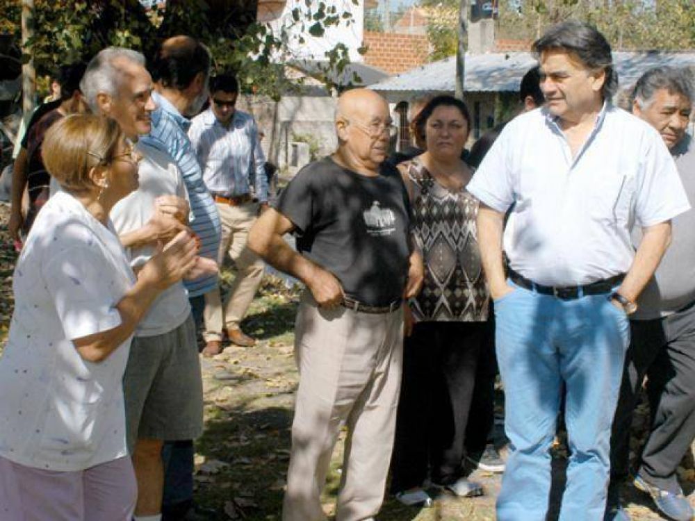 El intendente Guti�rrez recorri� las obras de asfalto