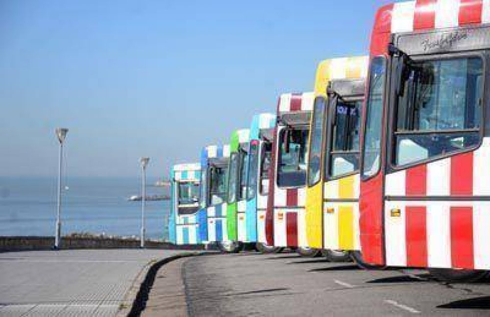 Los colectivos empiezan a circular con imagen renovada y colores tradicionales