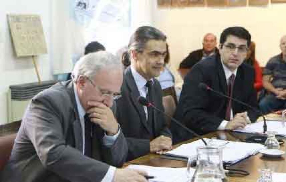 El Frente Grande quiere elecciones en 60 d�as