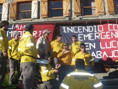 Trabajadores volvieron a protestar frente a la intendencia de Parques