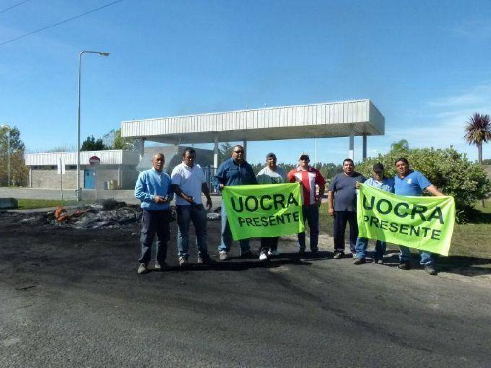 Sigue la protesta de UOCRA frente a la planta industrial