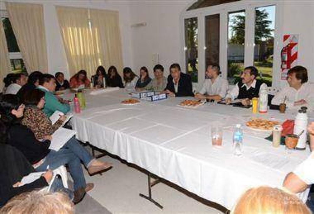 Castellano y Gabinete con equipos territoriales