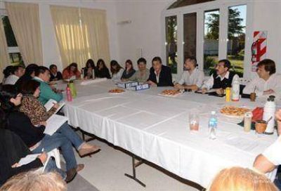 Castellano y Gabinete con equipos territoriales