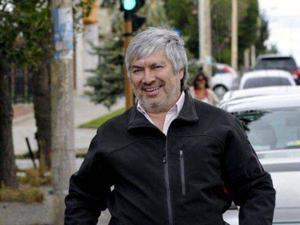 L�zaro B�ez: "Me quieren utilizar de forro"