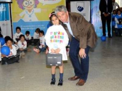 Entregaron netbooks y kits de rob�tica en Ayacucho