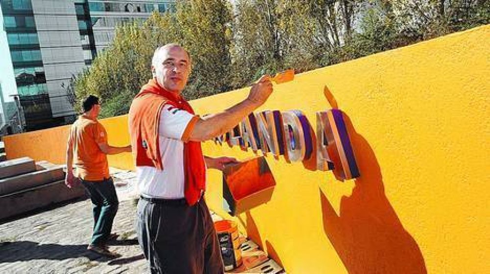 Con mejoras en la Plaza Holanda arrancan los festejos por M�xima