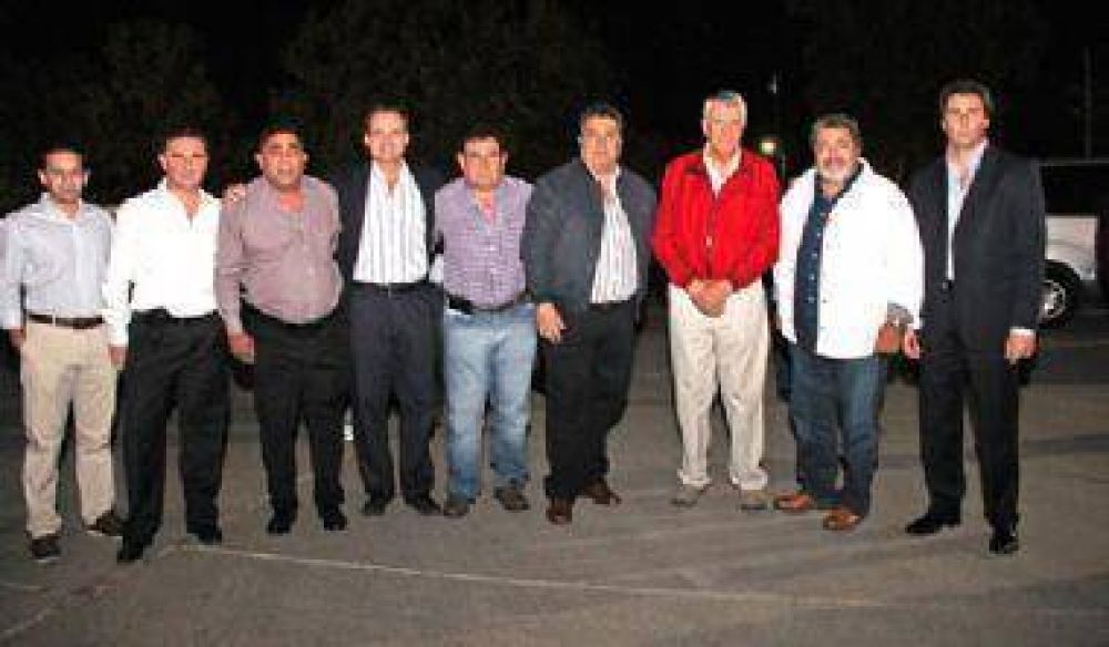 El l�der nacional de la UOCRA pas� por San Juan y firm� convenios con la Provinca