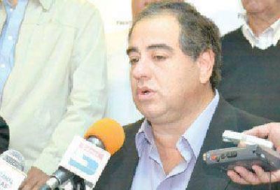 Mart�nez confirm� que buscar� retener su banca