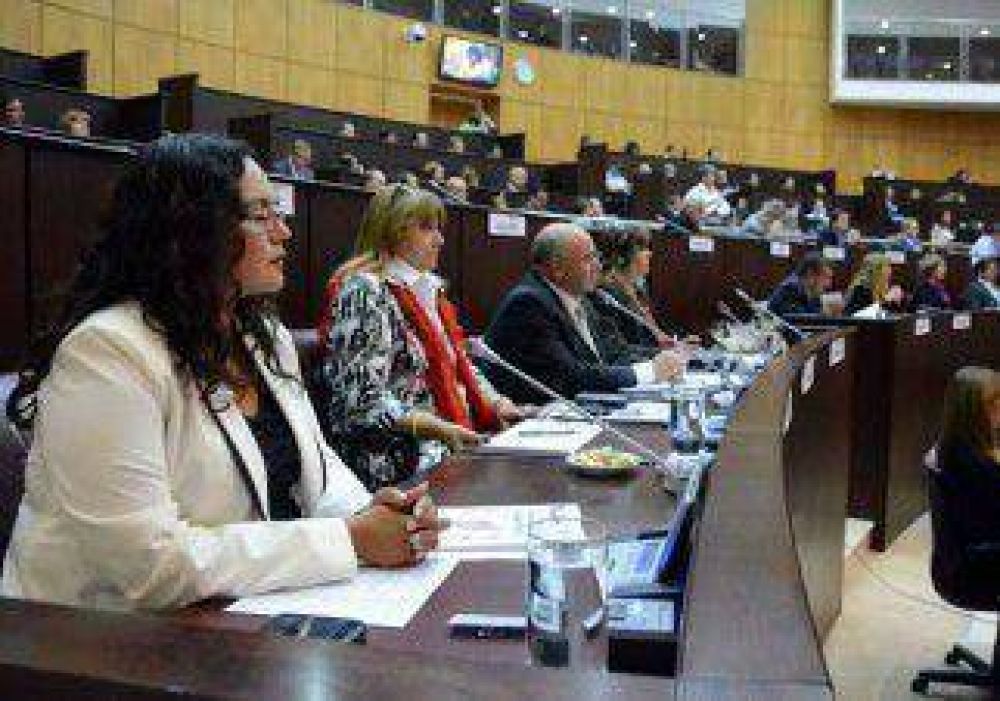 Diputados patag�nicos piden �urgente investigaci�n� de derrames petroleros 