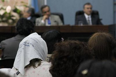 Su marido desapareci� y ella fue violada cuando la secuestraron
