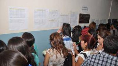Masiva concurrencia de docentes a asamblea para cubrir cargos