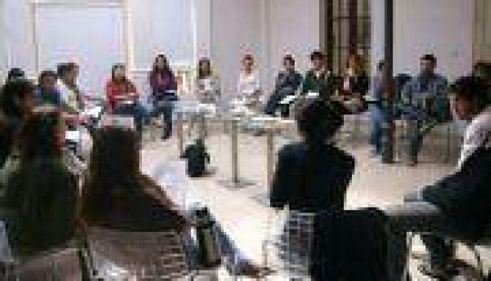 Capacitaron a docentes en el proyecto J�venes y Memoria