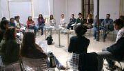 Capacitaron a docentes en el proyecto J�venes y Memoria