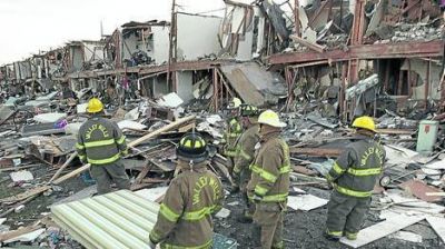Puede crecer a 40 la cifra de muertos en la explosi�n de la planta de Texas