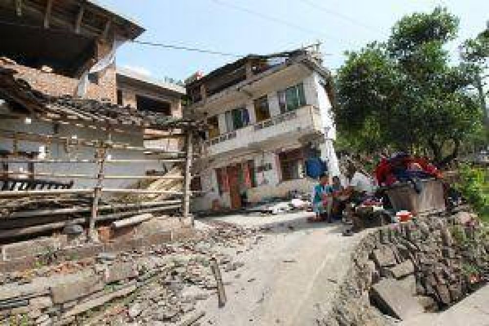 Terremoto en China deja 124 muertos y 3.000 heridos