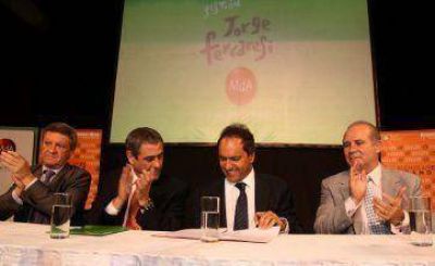 Ferraresi, cada vez m�s lejos de Scioli
