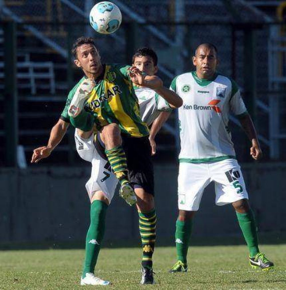 Debut y triunfo para Rambert en Aldosivi: victoria 1 a 0 ante Ferro
