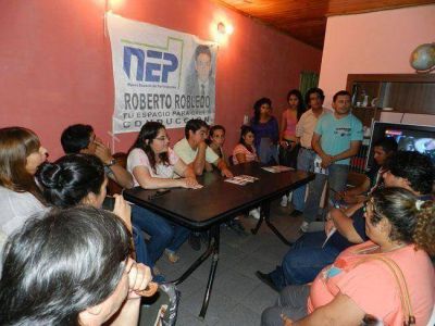 Robledo se reuni� con vecinos del Santa Mar�a de La Pampa