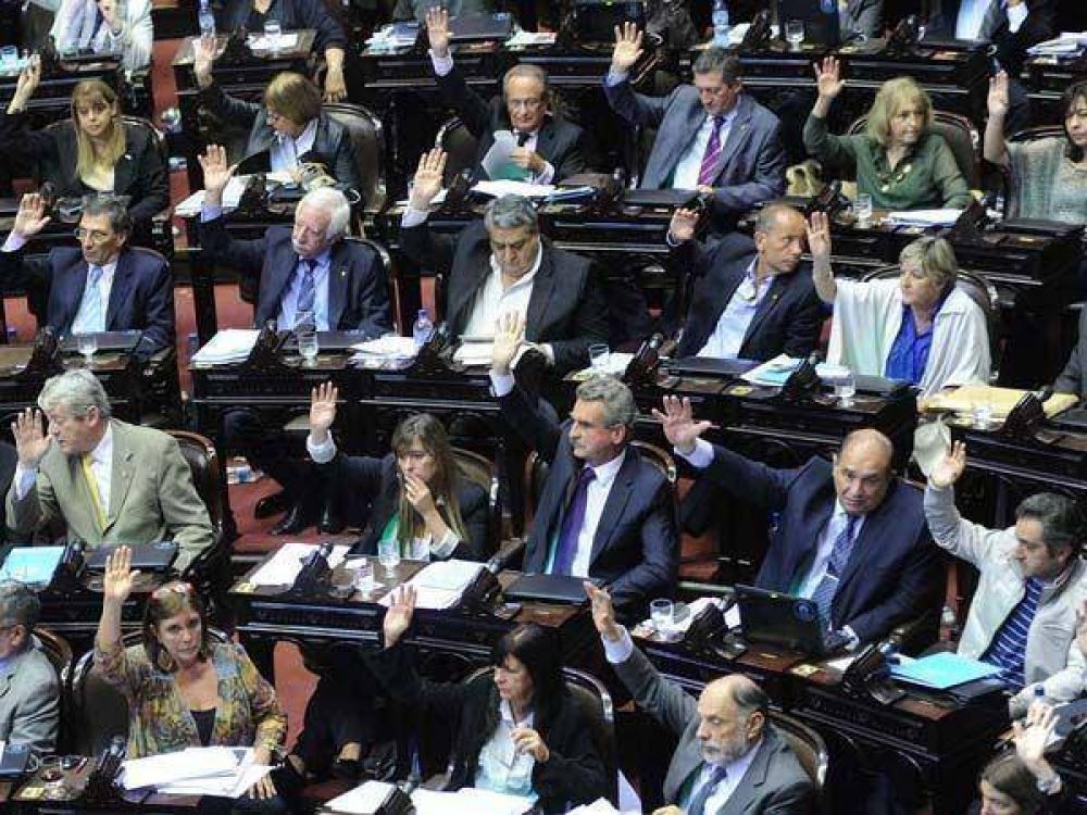 La oposici�n busca frenar la reforma y Rossi habla de "golpismo"
