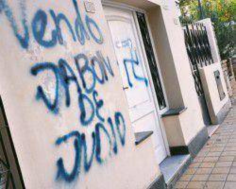 Repudio de Monse�or Delgado a las pintadas antisemitas