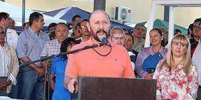 Gildo Insfr�n: �No queremos eternizarnos en el poder�