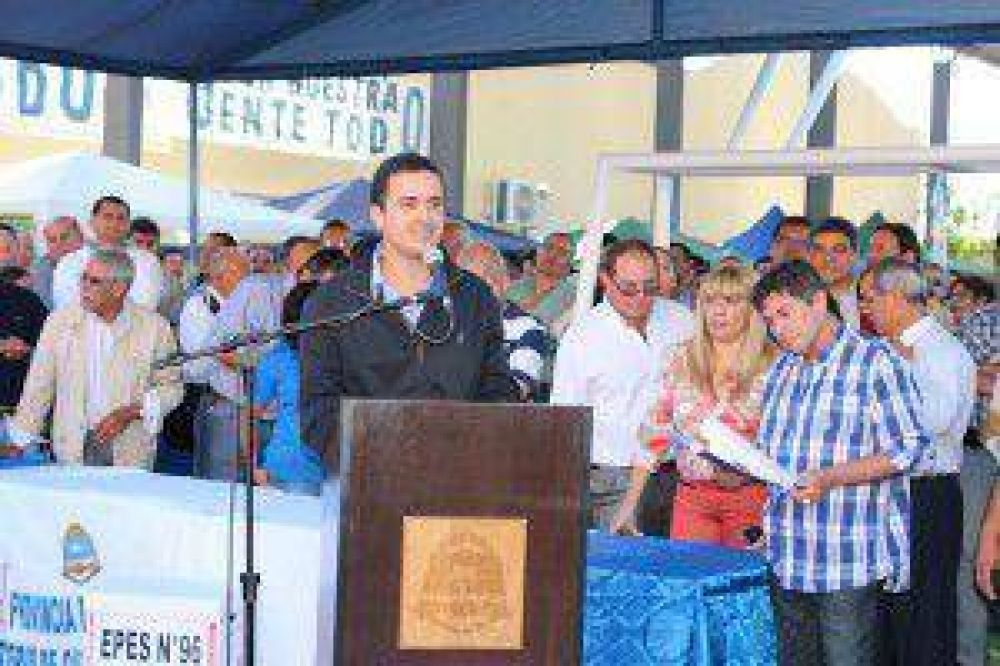 Eber Sol�s: �Tenemos un �nico inter�s que es la felicidad del pueblo y la grandeza de la patria�