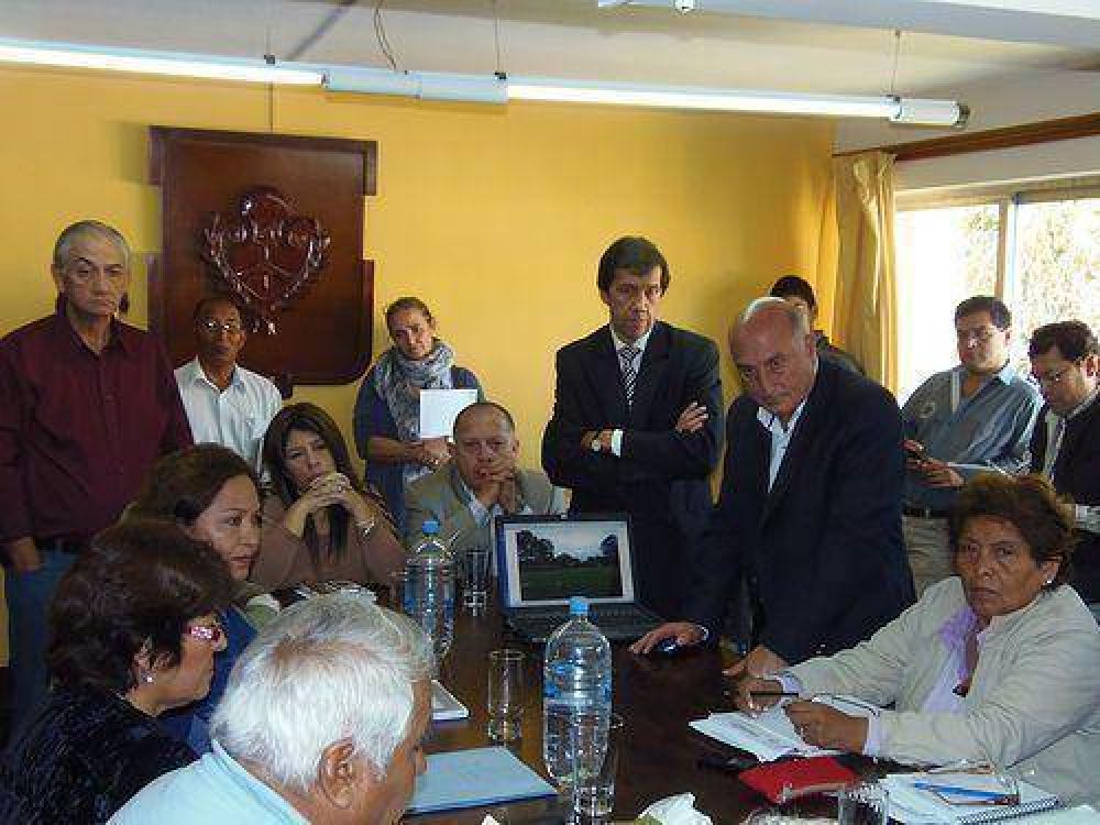 Torres en Lastenia: concejales aclaran que no hay definiciones