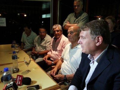 El Momo Venegas visit� Saladillo y no descart� alianzas pol�ticas de alto nivel